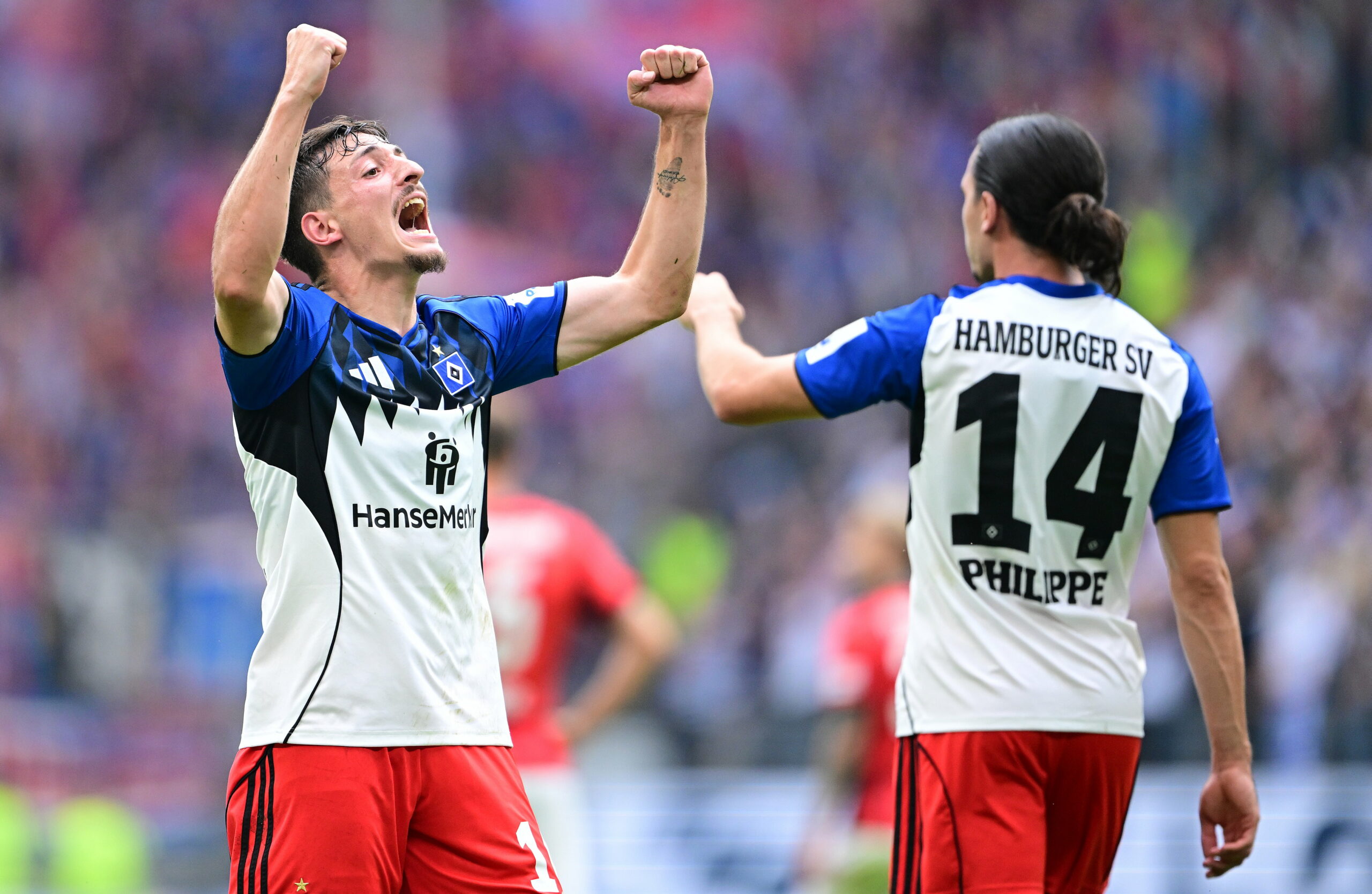 Giorgi Gocholeishvili bejubelt ein Tor für den HSV