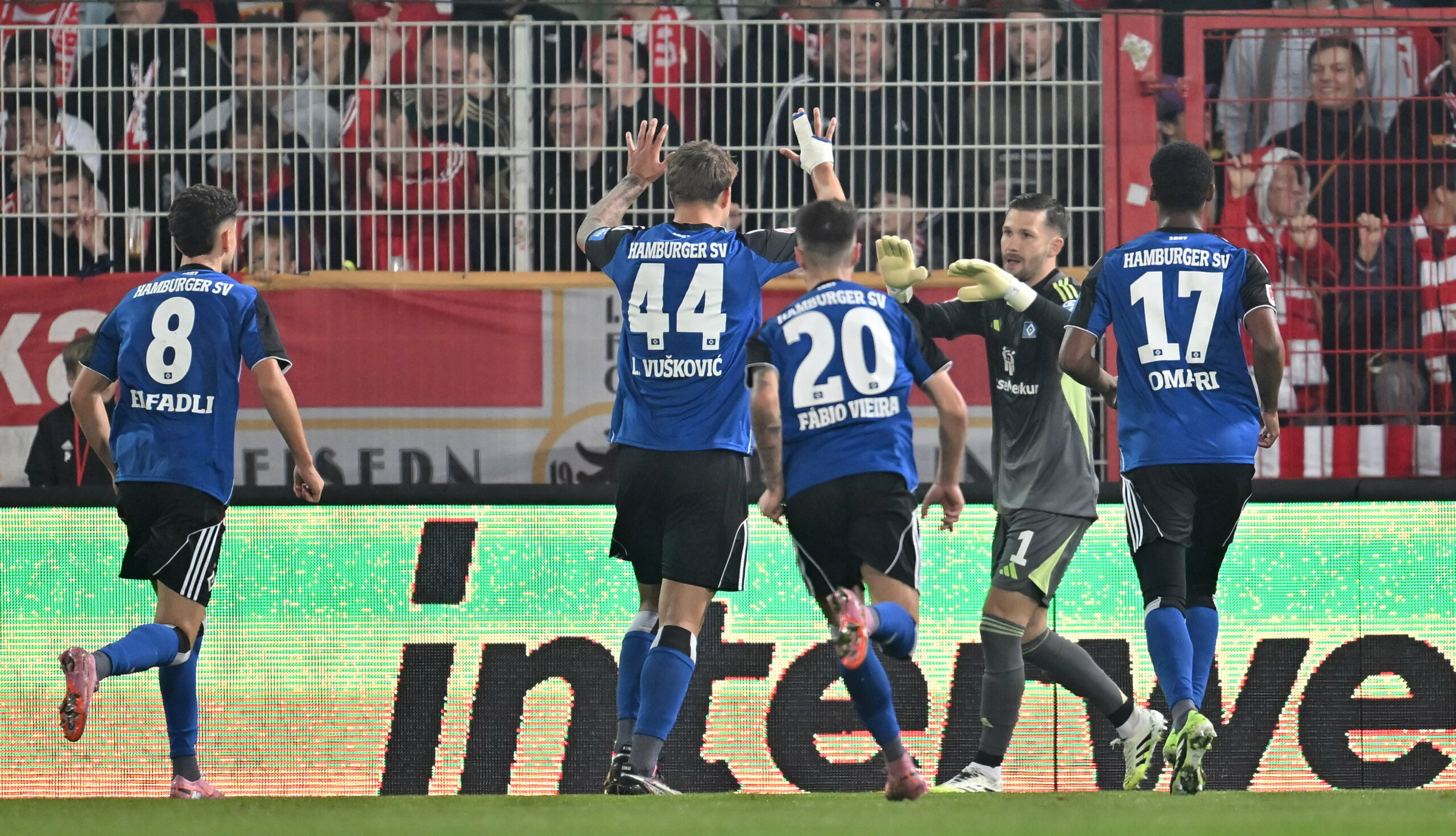 Die HSV-Kollegen Daniel Heuer Fernandes