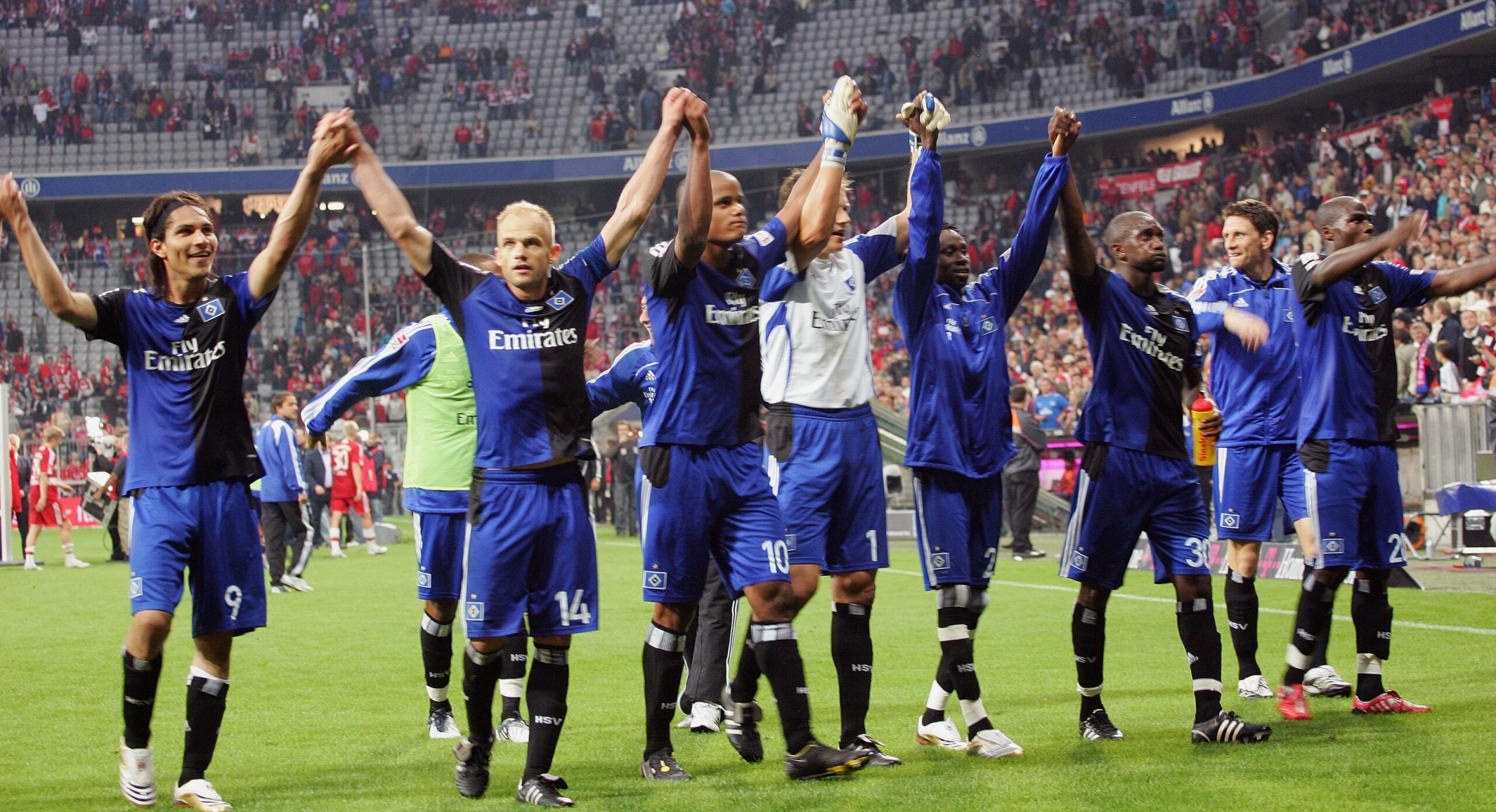 HSV-Profis bejubeln einen Sieg beim FC Bayern