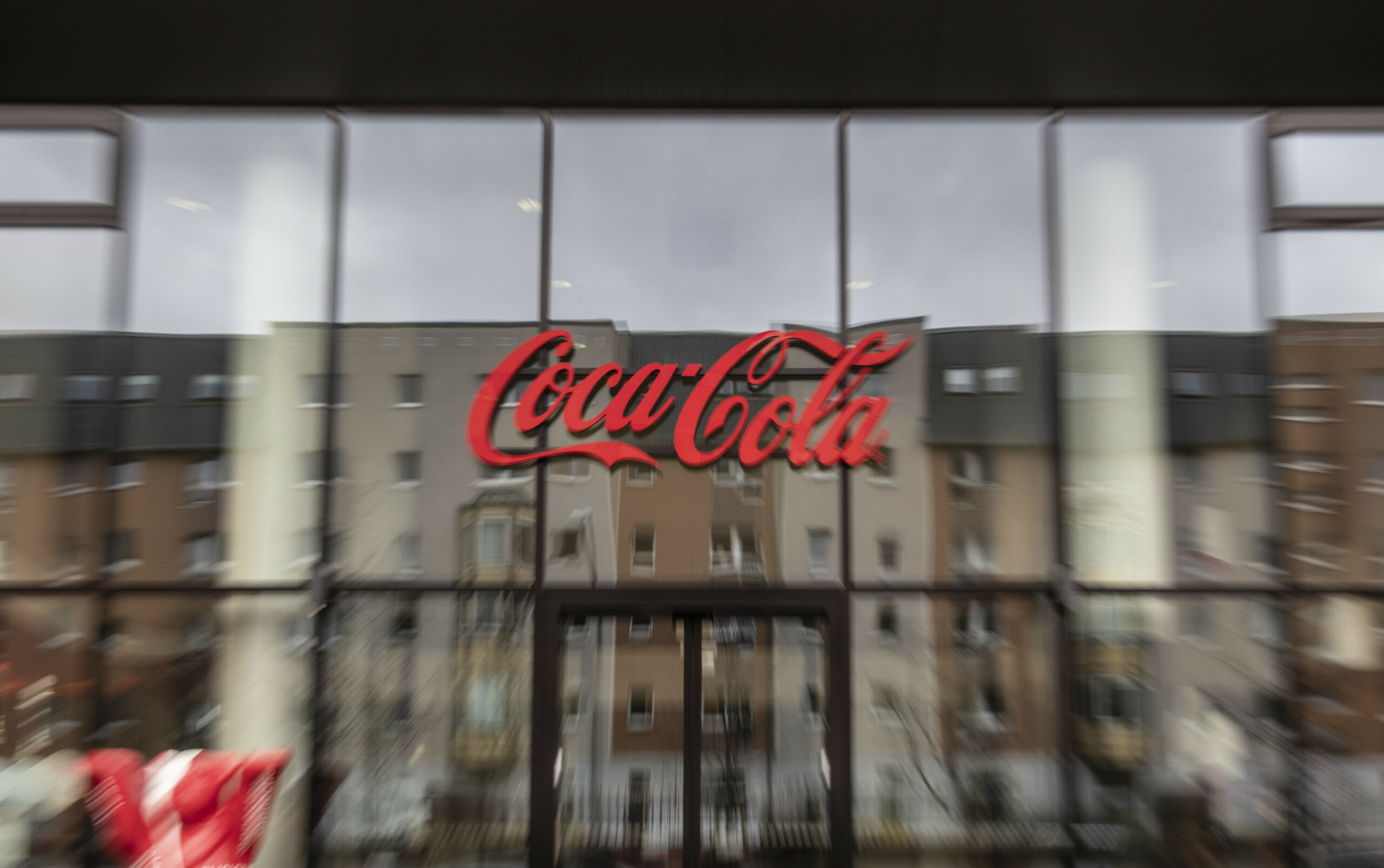 Sie wollen mehr Lohn: Beschäftigte bei Coca-Cola gehen in den Warnstreik. (Symbolbild)