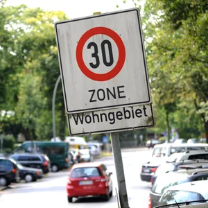 Kommt mit dem 2040-Klima-Ziel auch ein stadtweites Tempo 30 in Hamburg? Nicht unbedingt.
