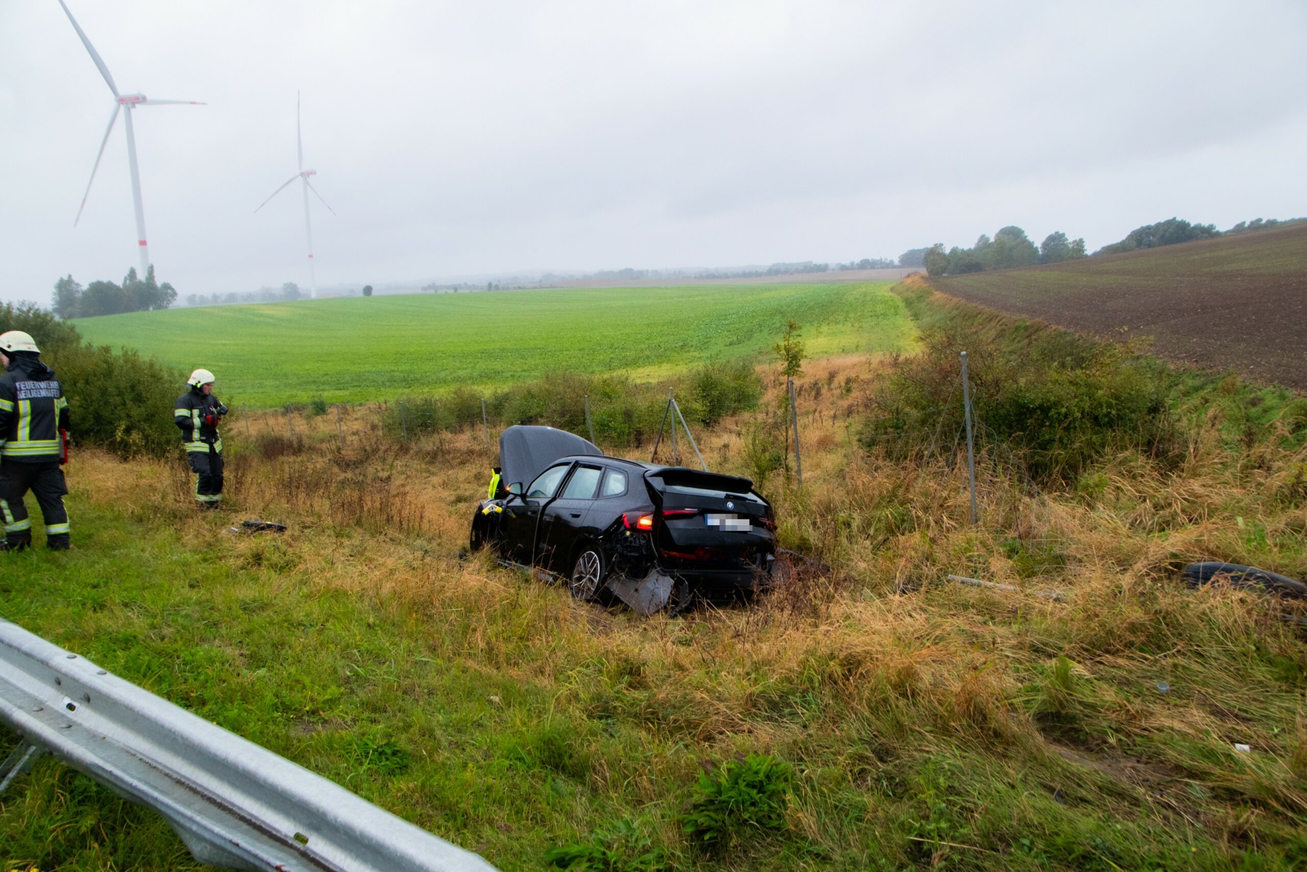 Der BMW musste abgeschleppt werden.