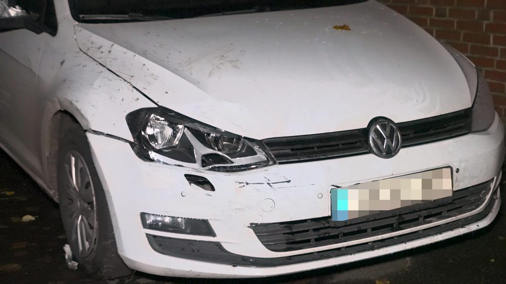 Der schwer beschädigte VW Golf.