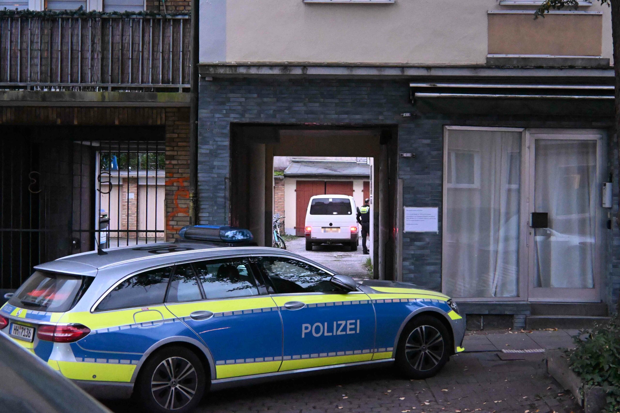 Nachdem en Autofahrer gehupt Hatte – Mann zieht Messer