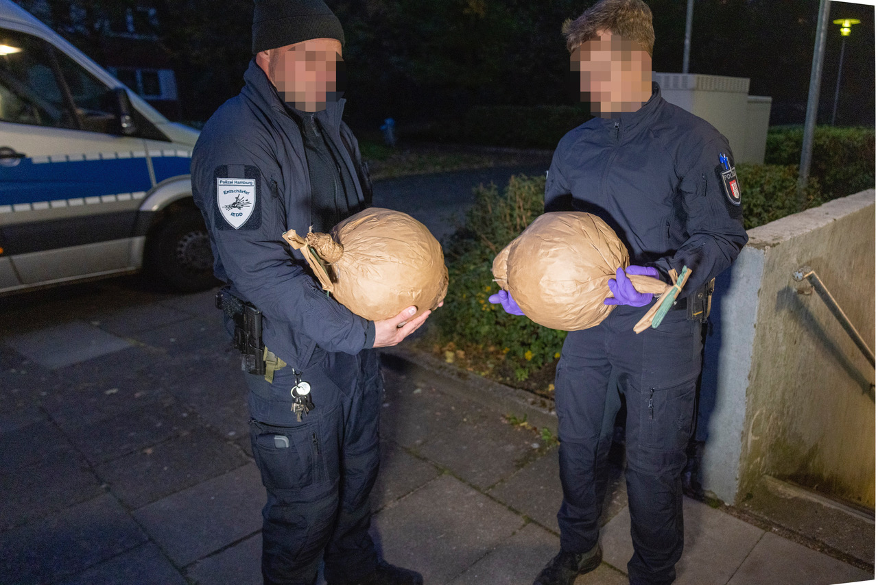 Großeinsatz in Billstedt – mann lagerte 200 Kilogramm Kugelbomeben und Plenböller im Keller