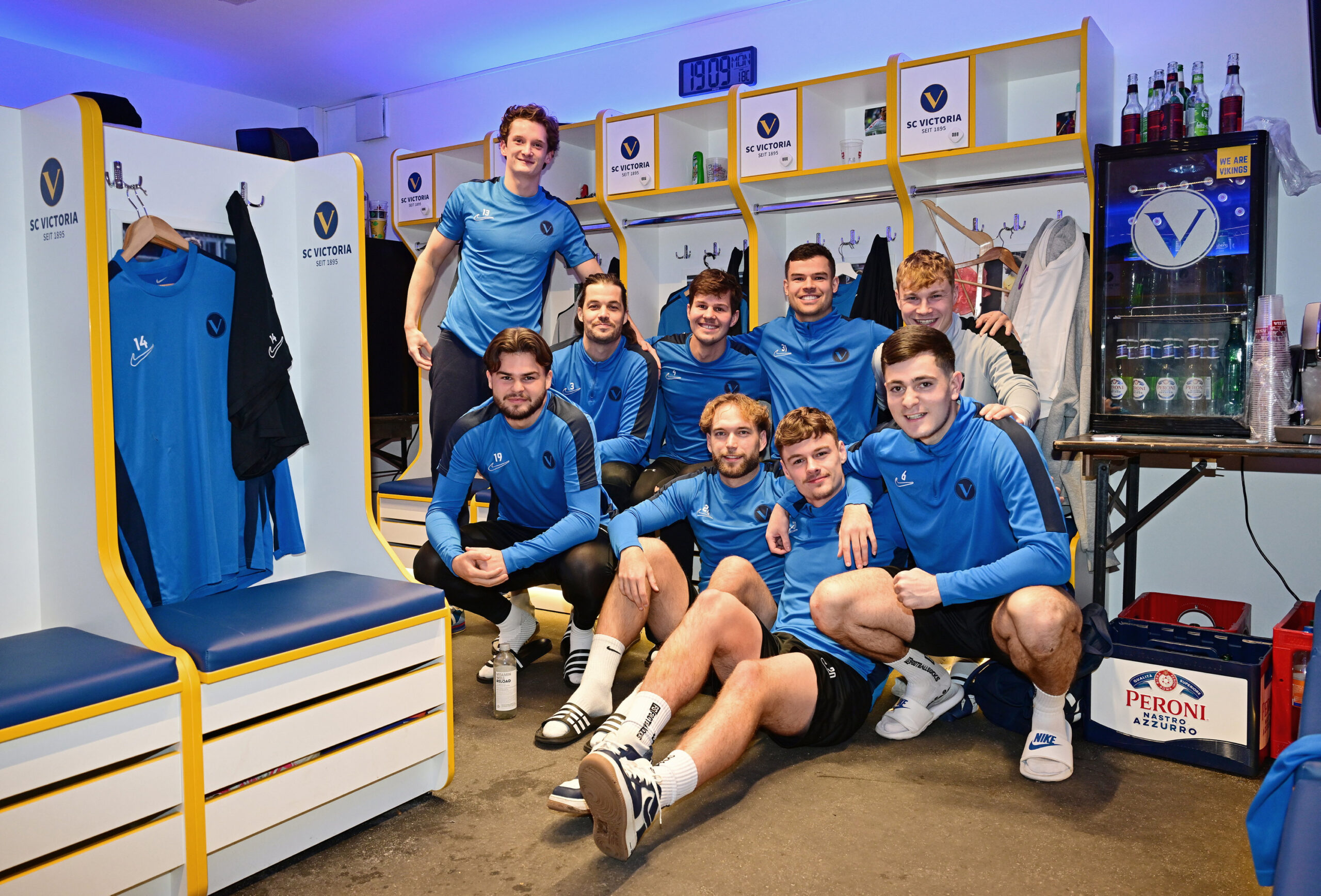 Teambild in der Kabine des SC Victoria