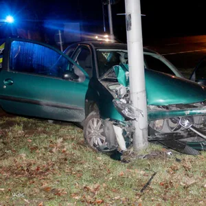 Auto Unfall Laternenmast