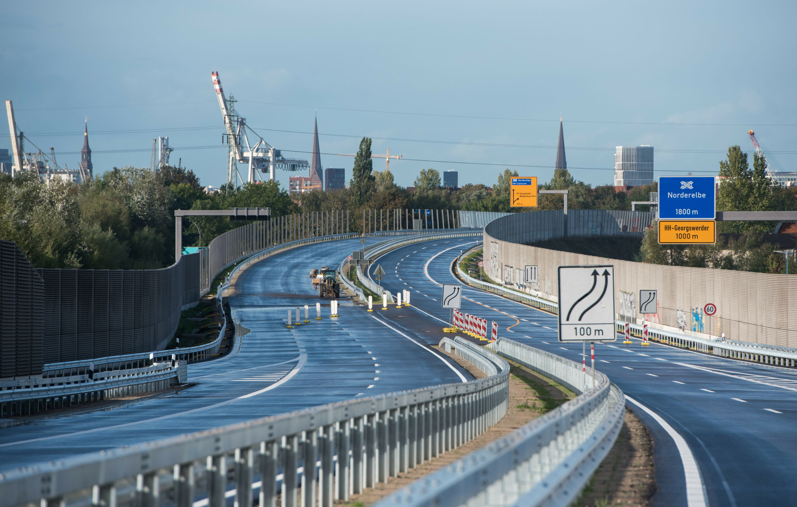 Blick im Stadtteil Wilhelmsburg auf die Bundesstraße 75 (B75) in Höhe der Anschlussstelle Kornweide.