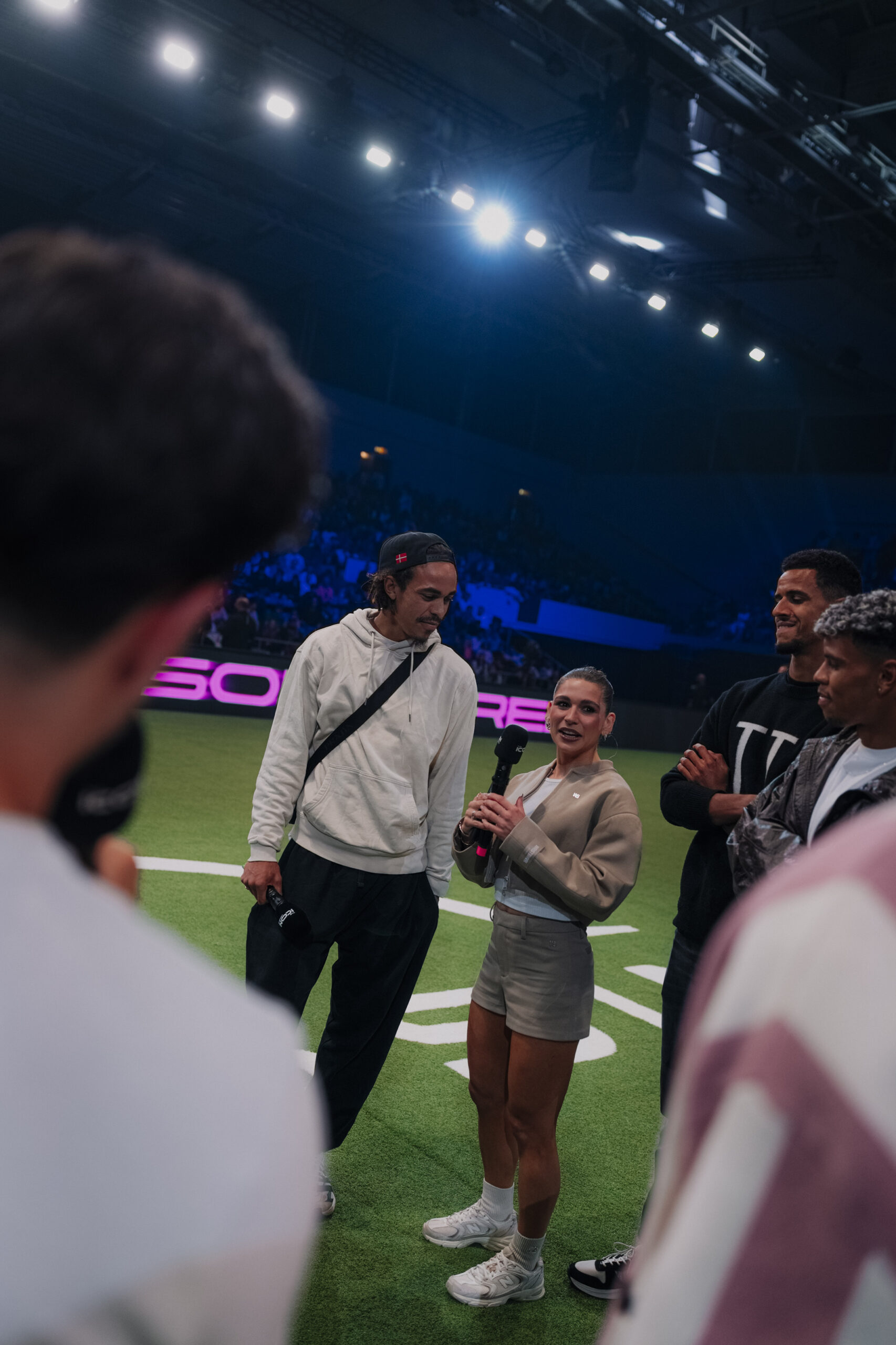 Yussuf Poulsen und Jana Wosnitza bei der Icon League im Gespräch