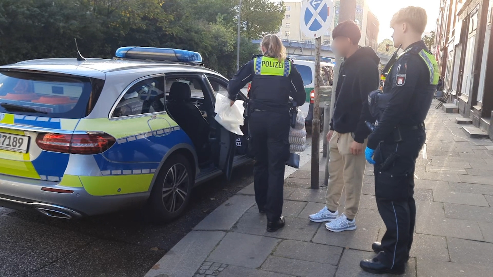Polizei bei einer Festnahme