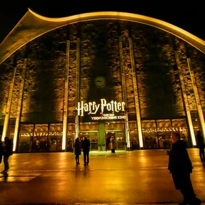 Parkplatzwächter an Harry Potter Theater am Großmarkt ausgeraubt – Zeugen gesucht