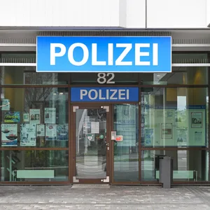 Gefälschte arkenkopfhörer am Steindam verkauft – acht Festnahmen