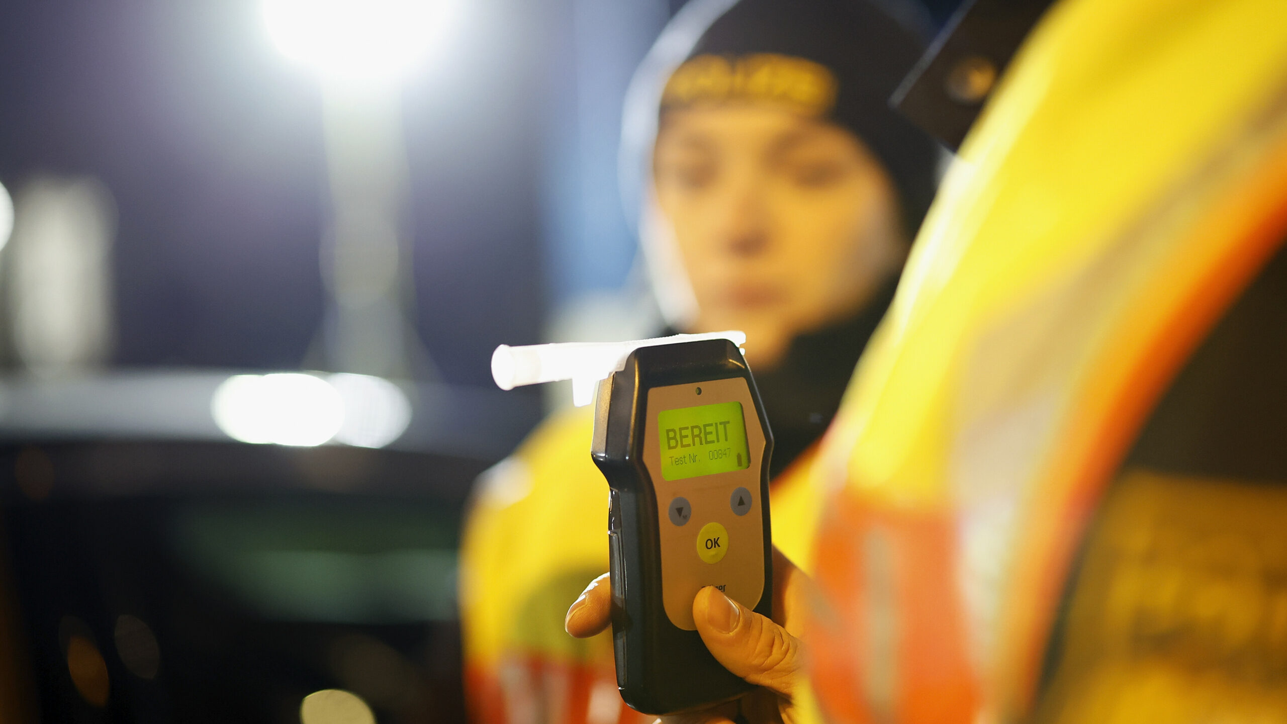 Betrunkener Autofahrer schläft in Bönningstedt an Kreuzung ein – Polizei weckt ihn