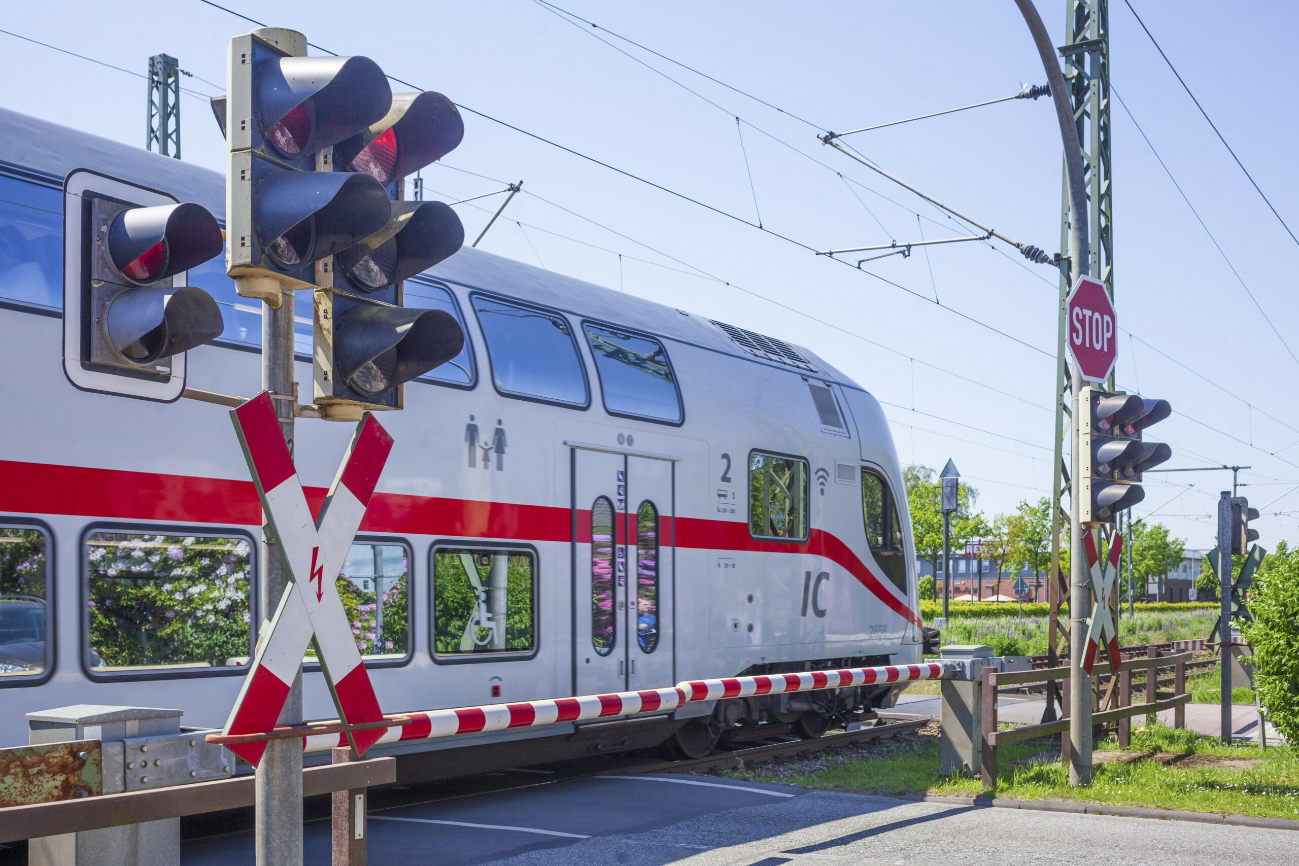 Beschrankter Bahnübergang