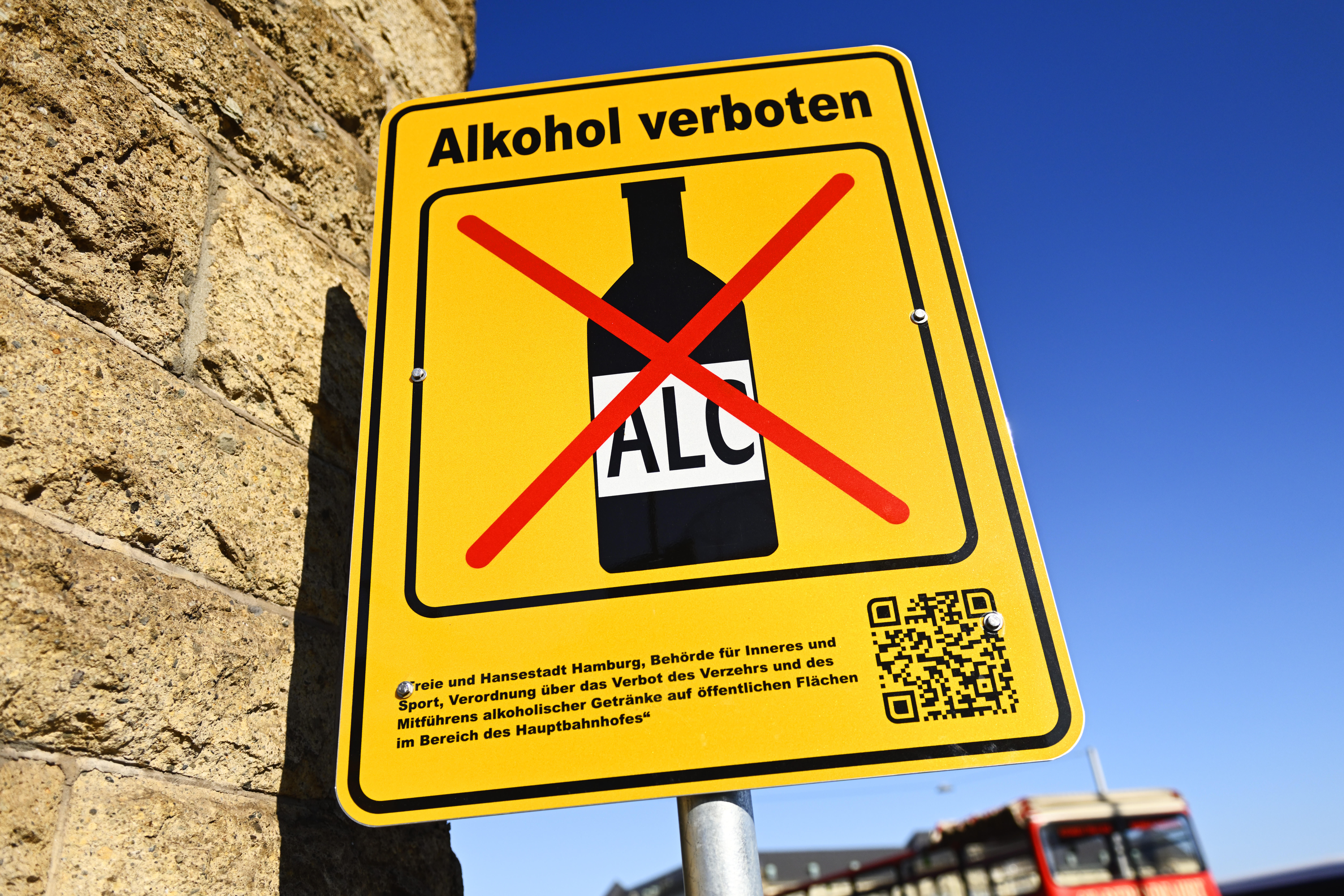 Am Hauptbahnhof darf bereits seit April 2024 kein Alkohol mehr getrunken werden.