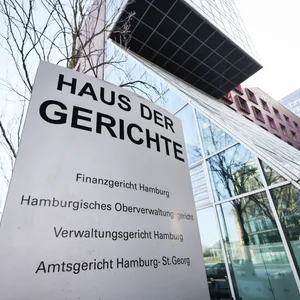 Eingang des Amtsgerichts St. Georg in Hamburg.