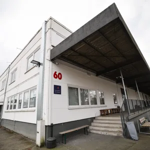 Gebäude mit einem Vordach