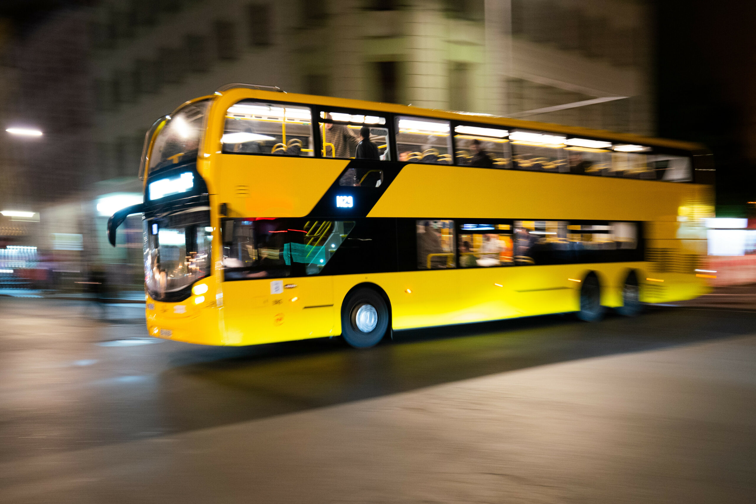 In Berlin sind die Doppeldecker-Busse der BVG seit 1925 Teil des Straßenverkehrs.