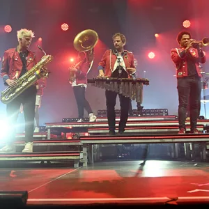 Meute live auf der Bühne