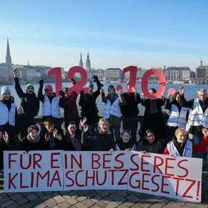 Unterstützer des Hamburger Zukunftsentscheid können sich freuen: Hamburger haben mit Ja gestimmt.