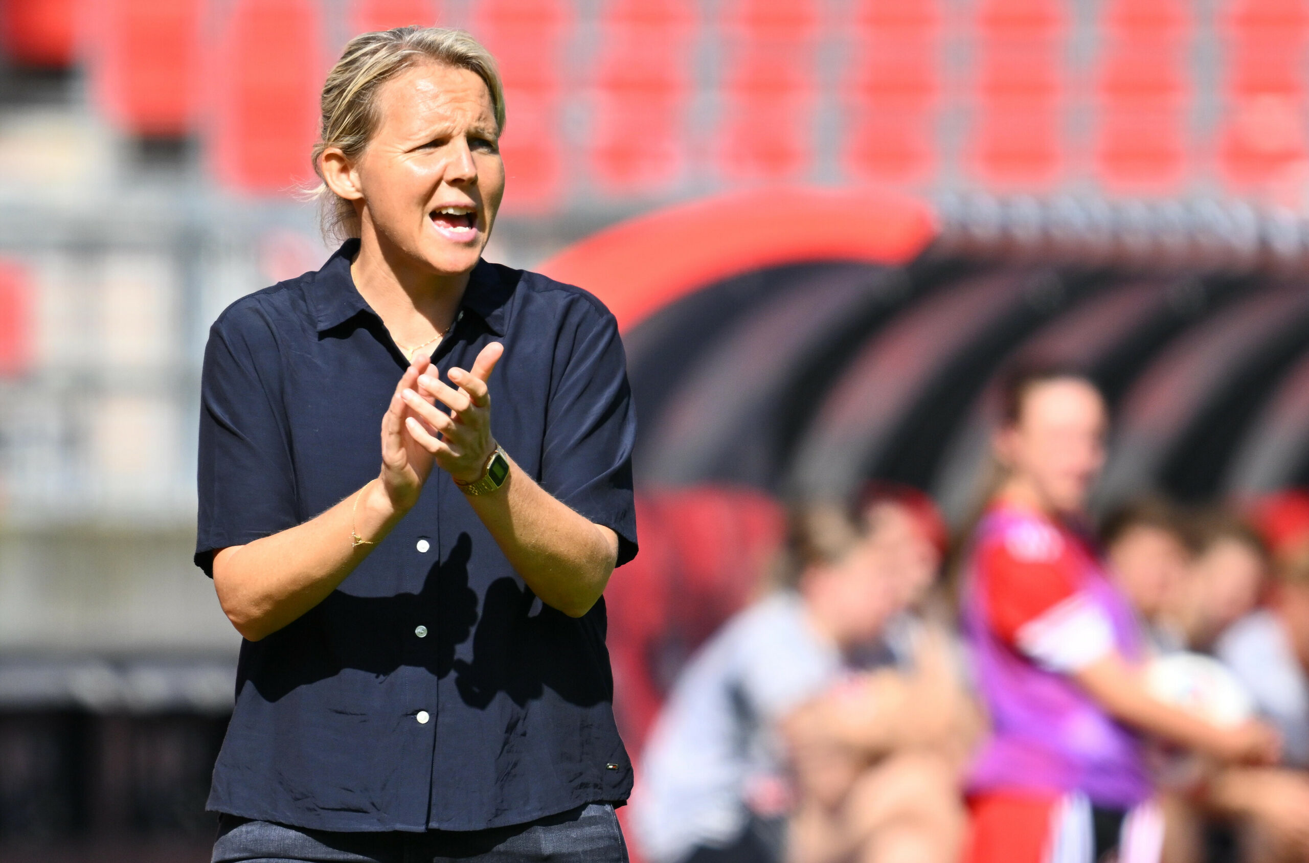 Werder-Trainerin Fritzy Kromp klatscht in die Hände