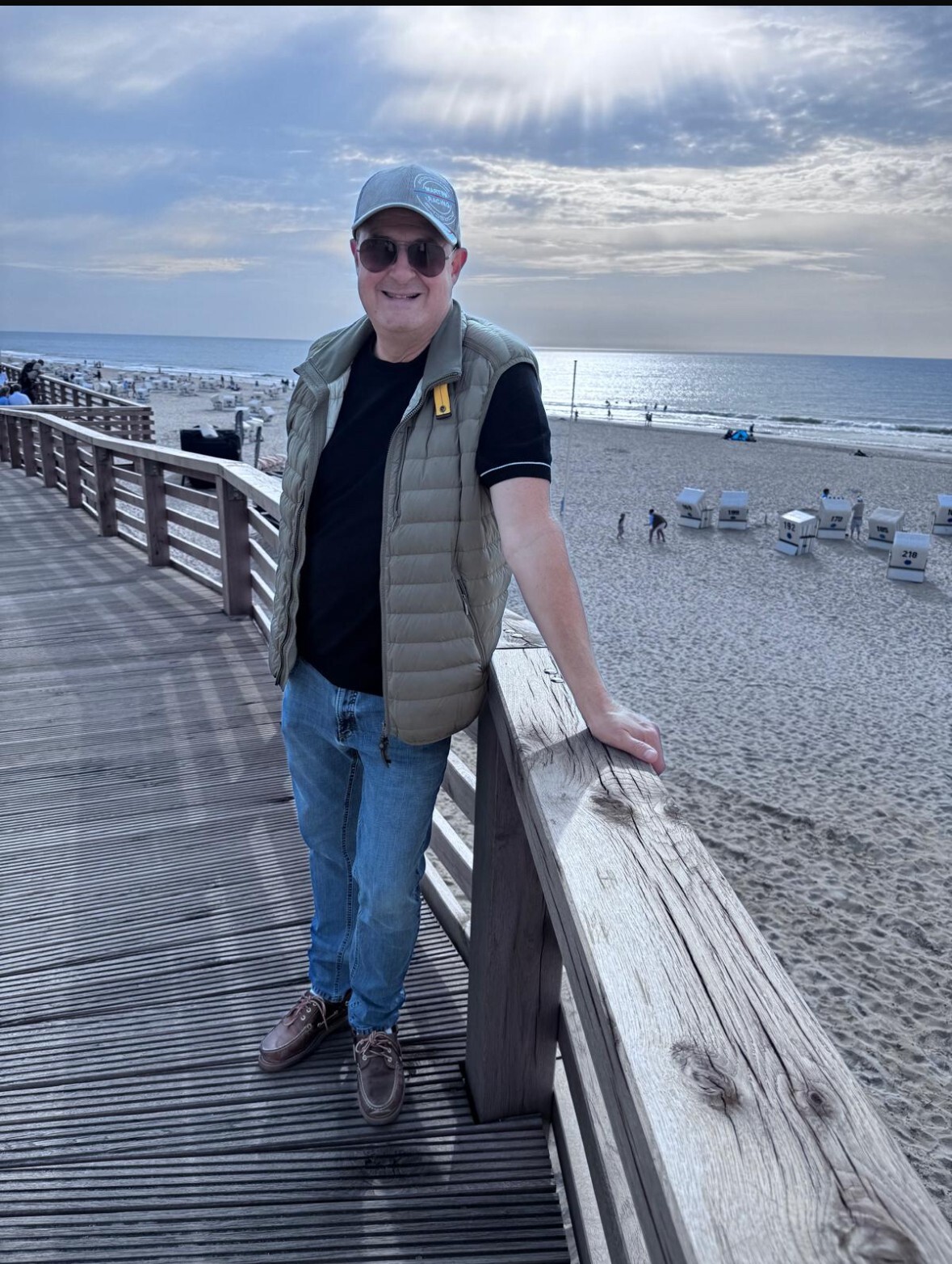 Malte Bayer (56) hat vor sieben Jahre eine Flaschenpost auf Sylt gefunden.