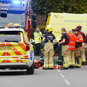 Einsatzkräfte vor der Synagoge in Manchester, die angegriffen wurde.