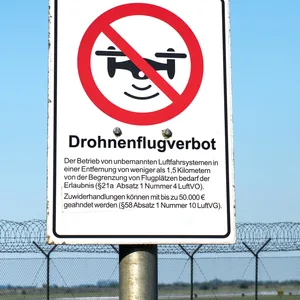 DRohnen wurden über Flughäfen in ganz Europa gesichtet. Vermutlich steckt Russland dahinter.