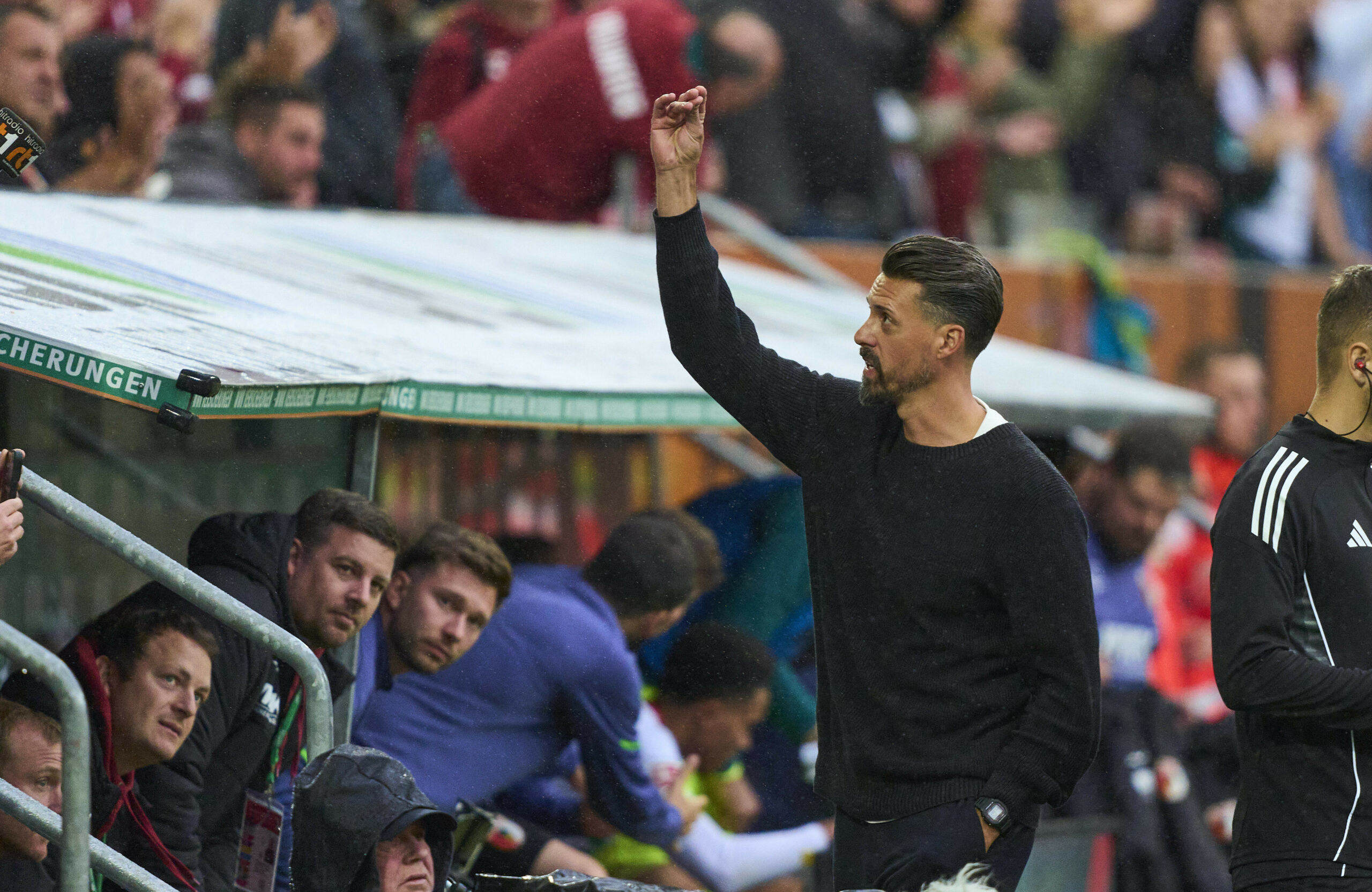 Der Frust musste raus: So verabschiedete sich Sandro Wagner vom Augsburger Publikum.