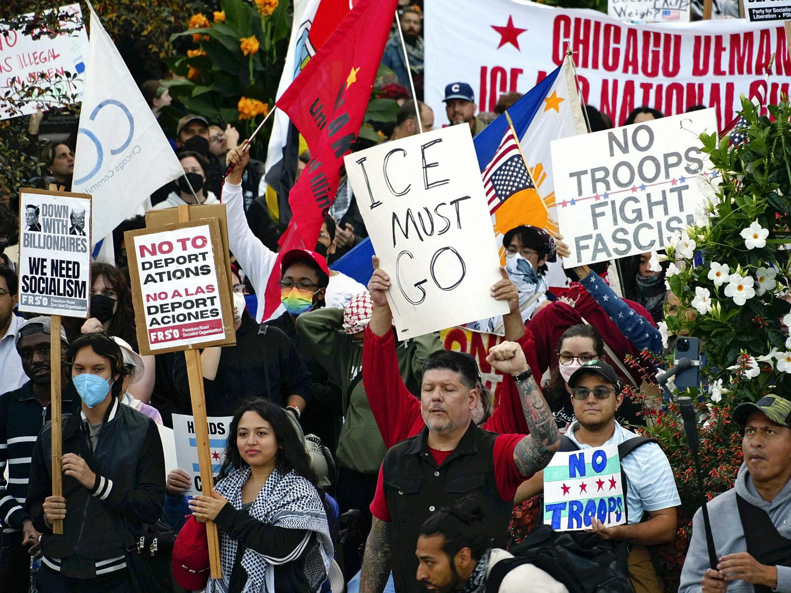 Demonstrierende protestieren in Chicago gegen das Vorgehen der Einwanderungsbehörde ICE