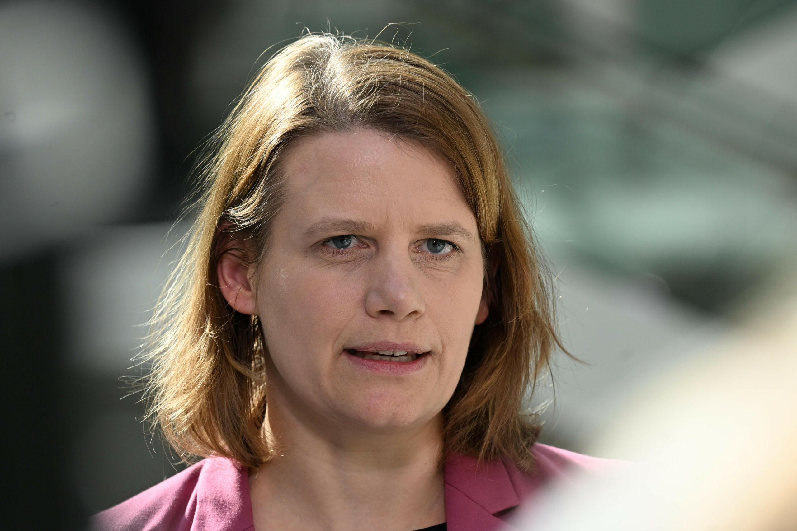 Julia Willie Hamburg (Bündnis 90/Die Grünen), Kultusministerin von Niedersachsen, spricht mit Medienvertretern zu den Ergebnissen der Klausur der niedersächsischen Grünen.
