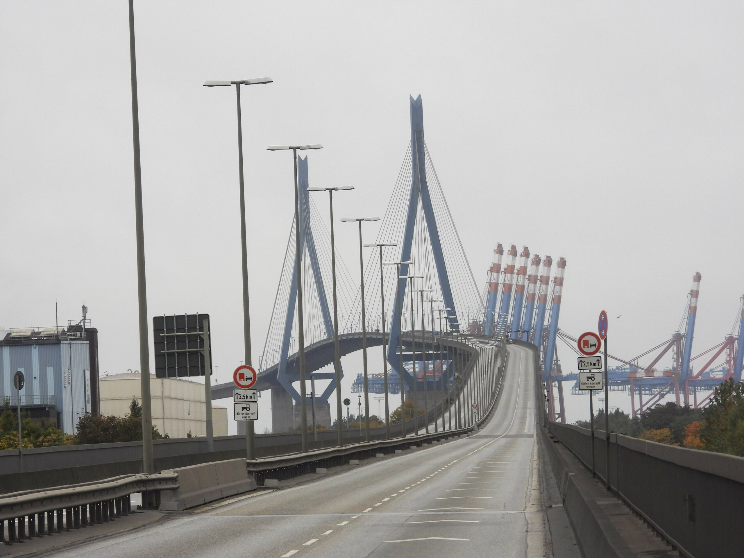 Die Köhlbrandbrücke wird am Wochenende erneut gesperrt. (Archivbild)