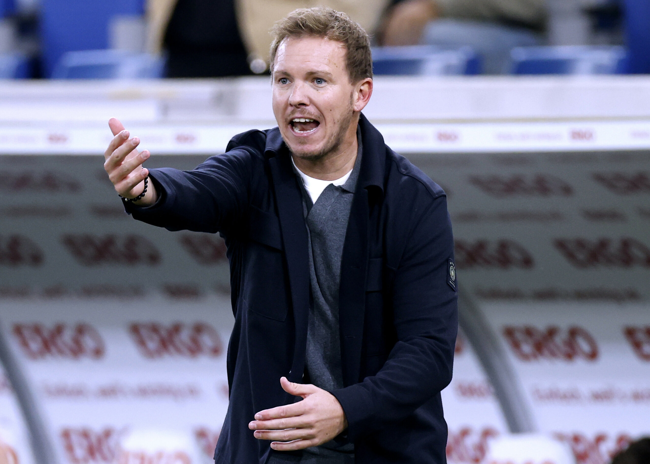 Julian Nagelsmann gibt im WM-Quali-Spiel gegen Luxemburg Anweisungen