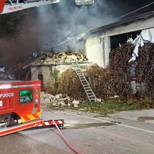 Bei der Explosion eines Wohnhauses in Italien wurden drei Polizisten getötet.