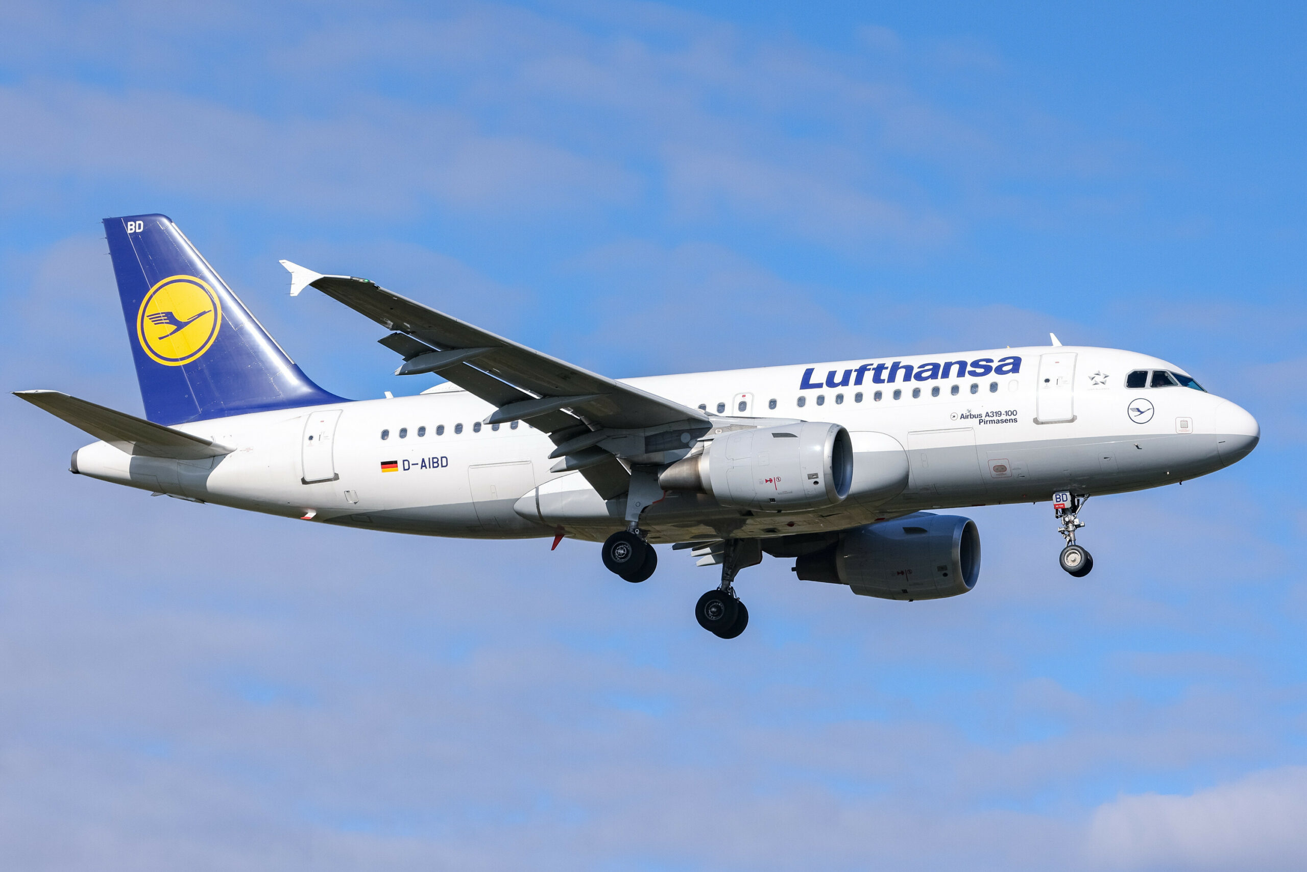 Ein Flugzeug der Lufthansa in der Luft