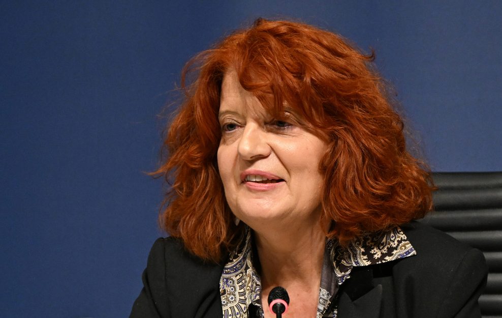 Die Pariser Staatsanwältin Laure Beccuau gibt eine Pressekonferenz.