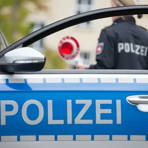 Polizeikontrolle (Symbolbild).