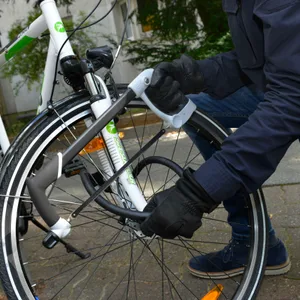 Fahrraddiebe in Harburg verhaftet. Einer kam in U-Haft, der andere vor den Haftrichter.