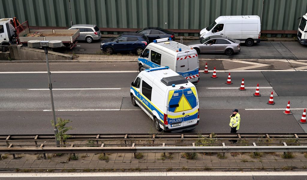 Ohne-Angabe-von-Gr-nden-Polizei-sperrt-Autobahnen-in-Berlin-fast-eine-Stunde-lang