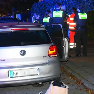 Laut Angaben des Mannes seien die beiden Frauen, mit denen er sich verabredet habe, plötzlich bewusstlos geworden.