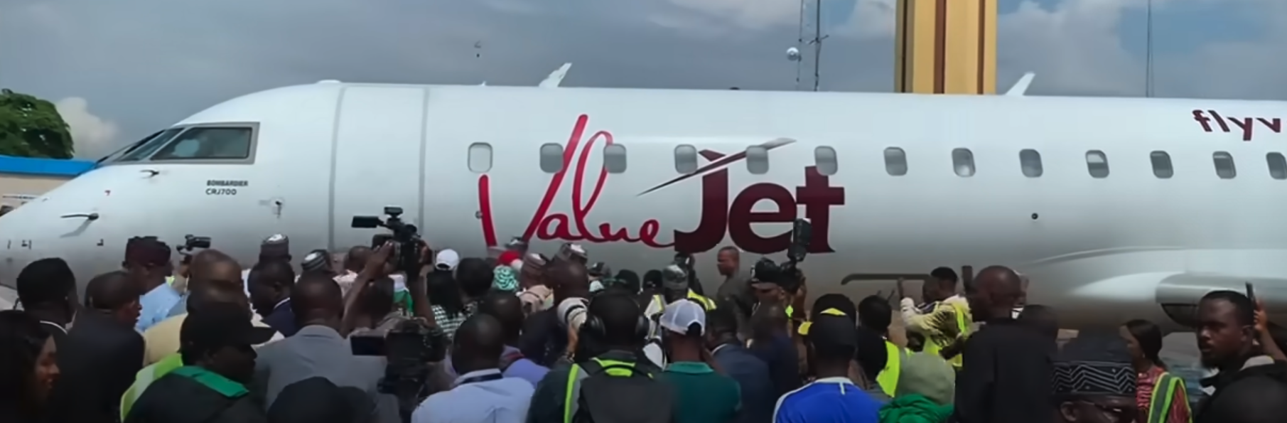 Ankunft des Flugzeugs mit der nigerianischen Nationalmannschaft an Bord