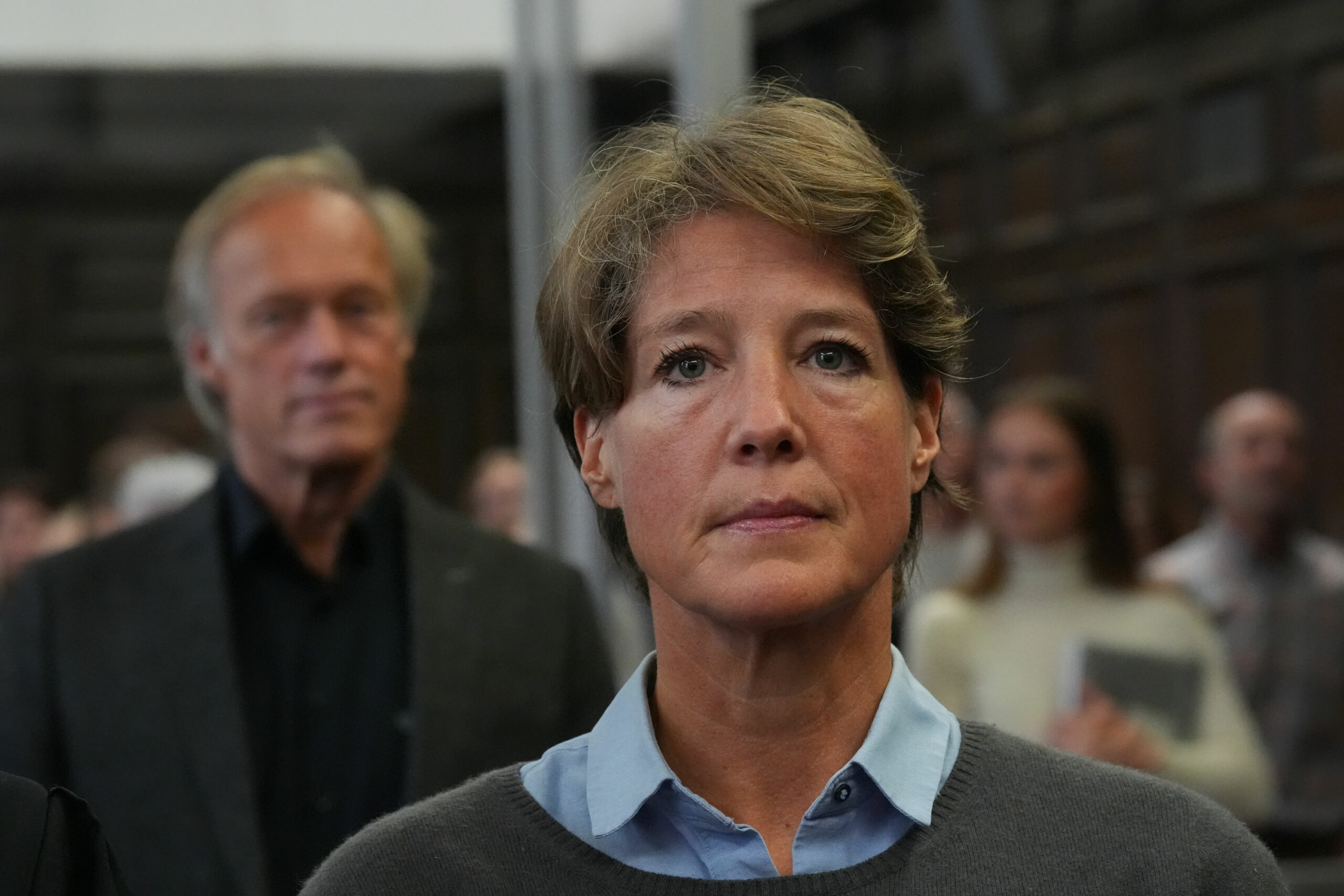 Christina Block, hinter ihr ihr ebenfalls angeklagter Lebensgefährte Gerhard Delling.