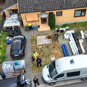 In dieser Doppelhaushälfte fanden die Ermittler große Mengen mutmaßlicher Drogengrundstoffe.