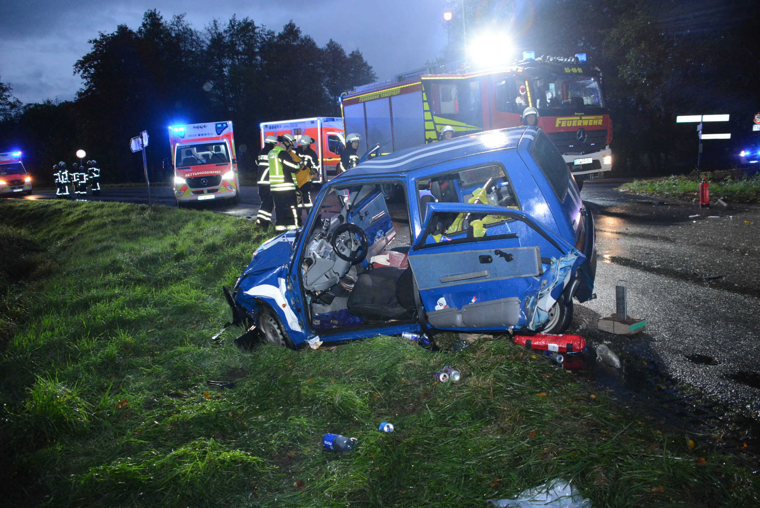 Frontalcrash auf regennasser Straße in Tangstedt – zwei Männer schwer verletzt
