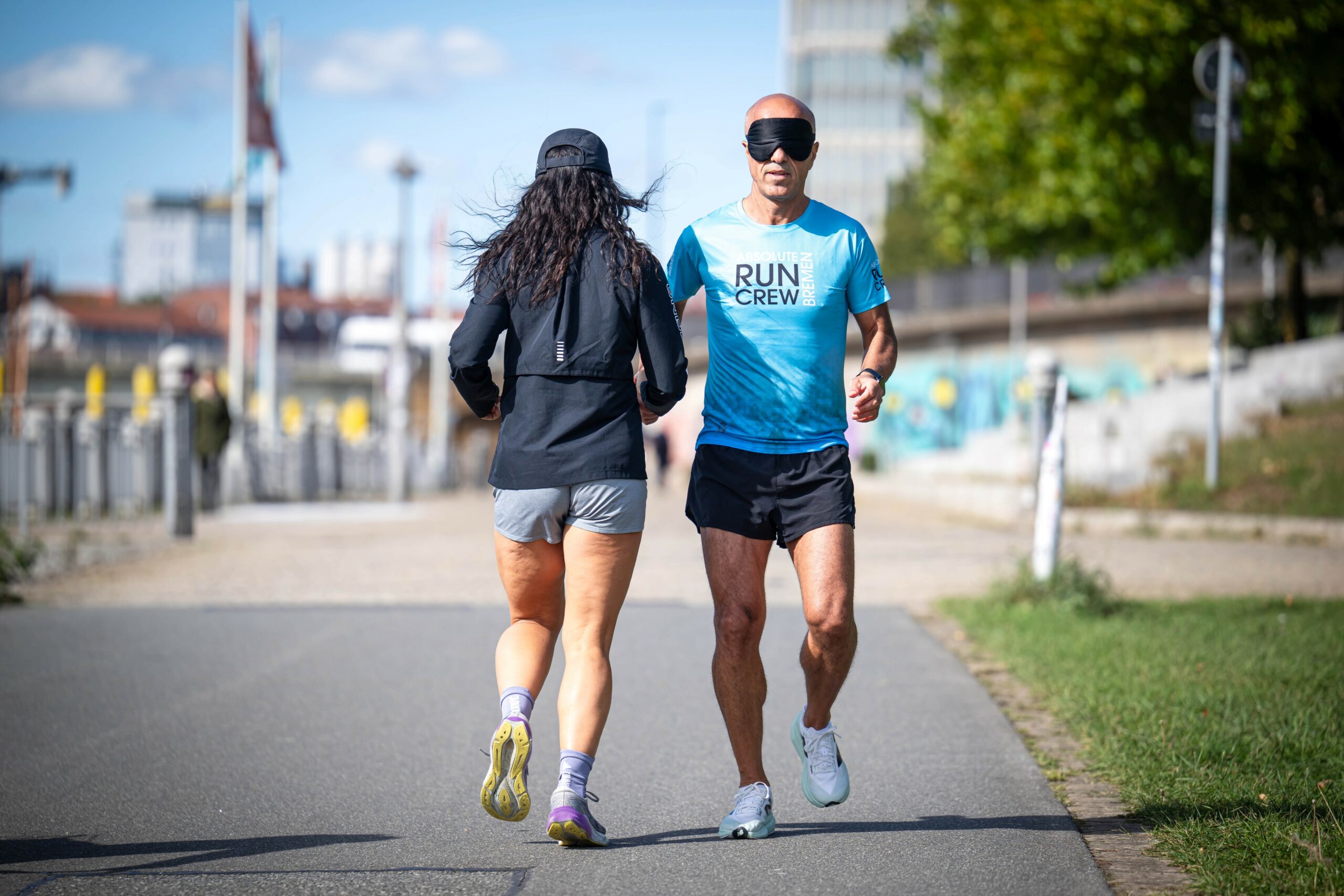 Extremläufer Emin da Silva trainiert mit seiner Laufpartnerin Saida Silbermann.