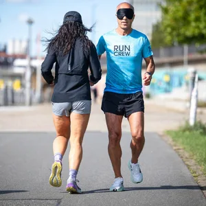 Extremläufer Emin da Silva trainiert mit seiner Laufpartnerin Saida Silbermann.