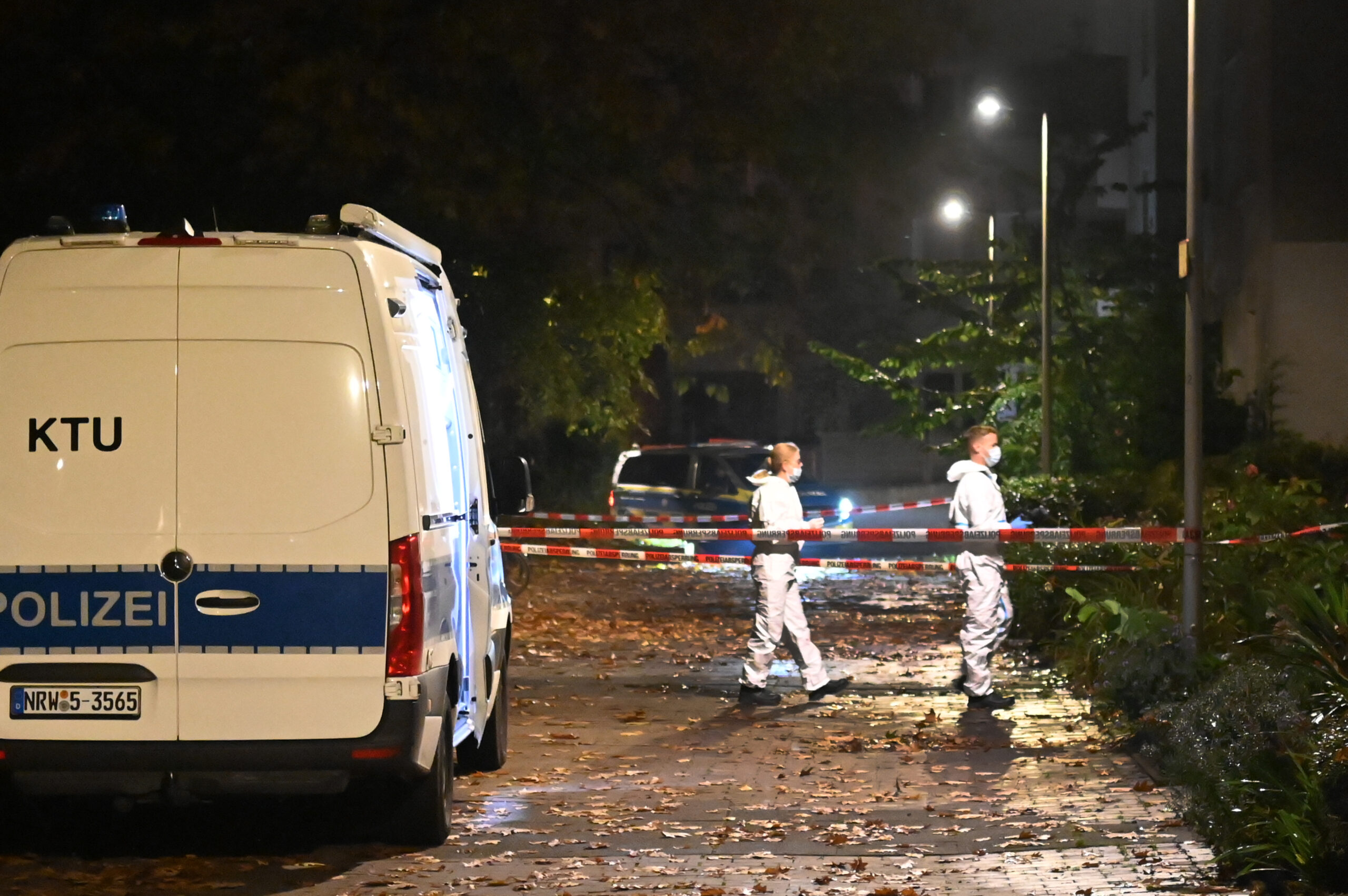Beamte der Spurensicherung am Tatort in Dorsten.