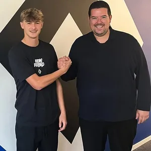 HSV-Talent Louis Lemke schlägt mit Benjamin Scherner ein