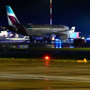Das Flugzeug von Eurowings musste kurz nach Start wieder am Hamburger Flughafen landen.
