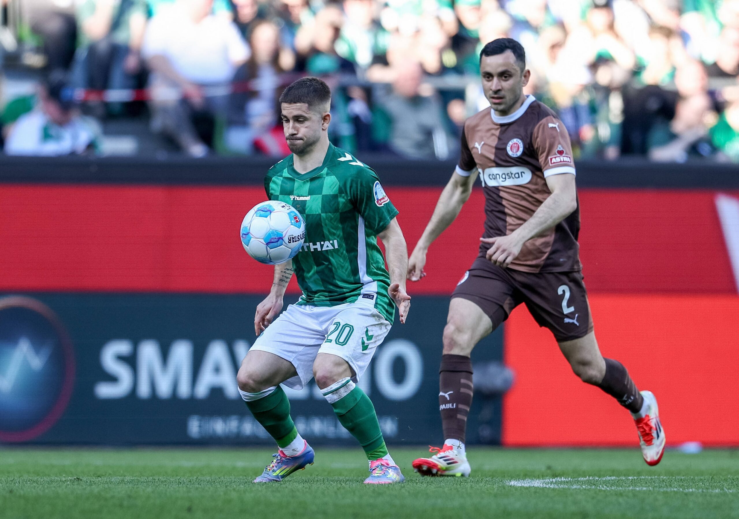 Manolis Saliakas gegen Bremens Romano Schmid